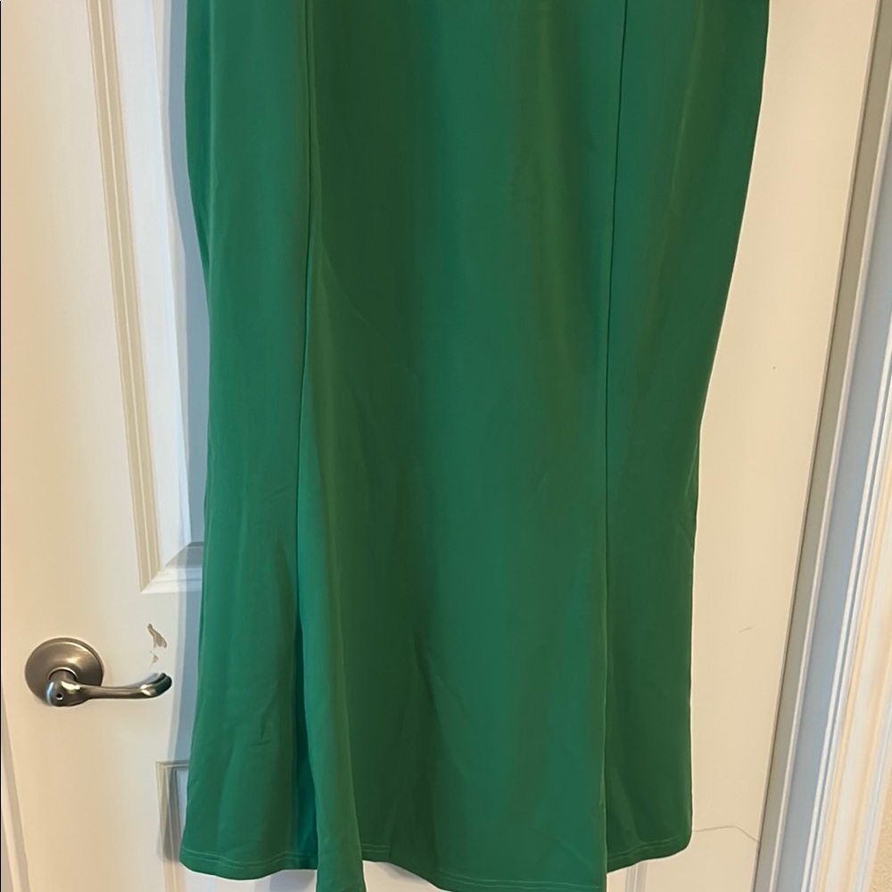 Perfect Holliday Dress Plus Size Rebdolls Green V-Neck Flutter Sleeve Midi Dress - Picture 2 of 6